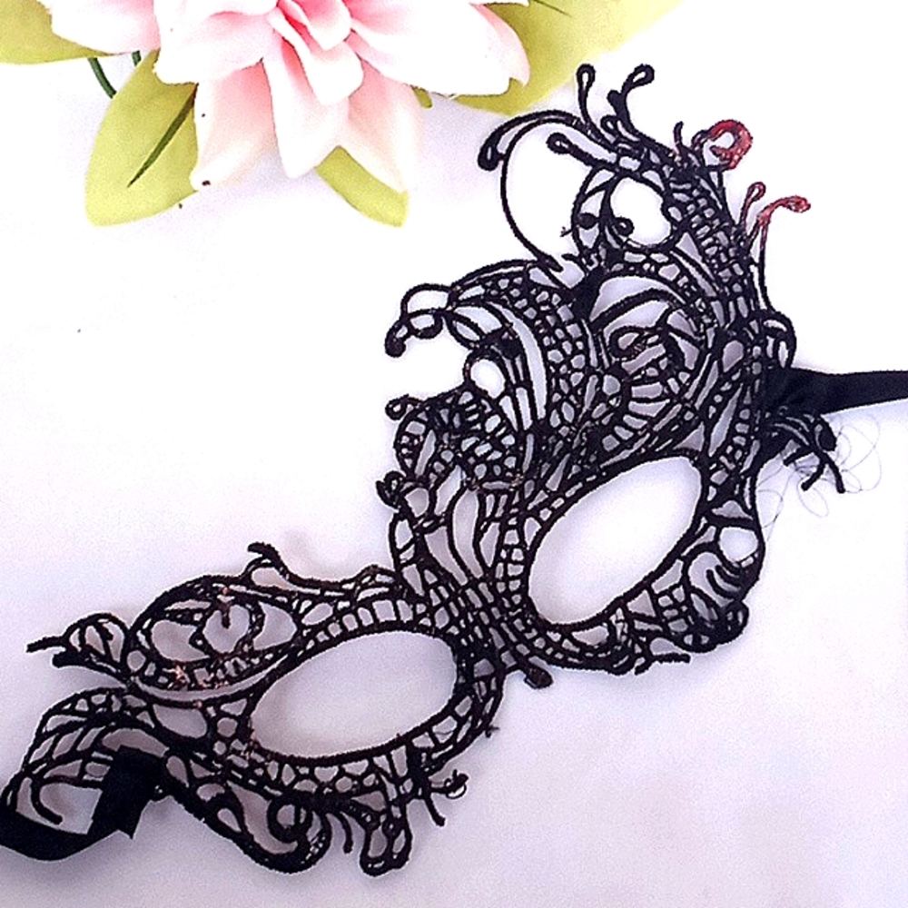 Scroll Face Mask - Picture 4 of 4